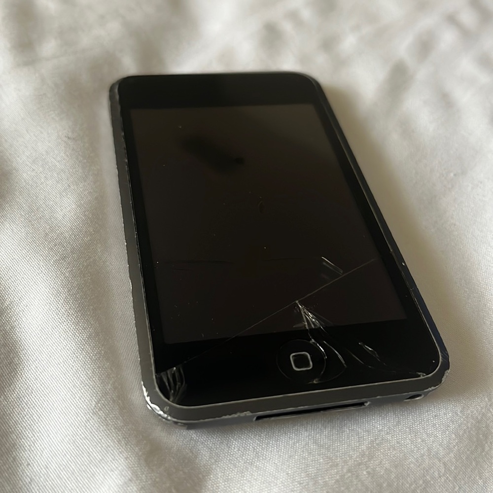 (FOR PARTS) iPod Touch 1st Gen 8 GB iPod iPod touch Apple